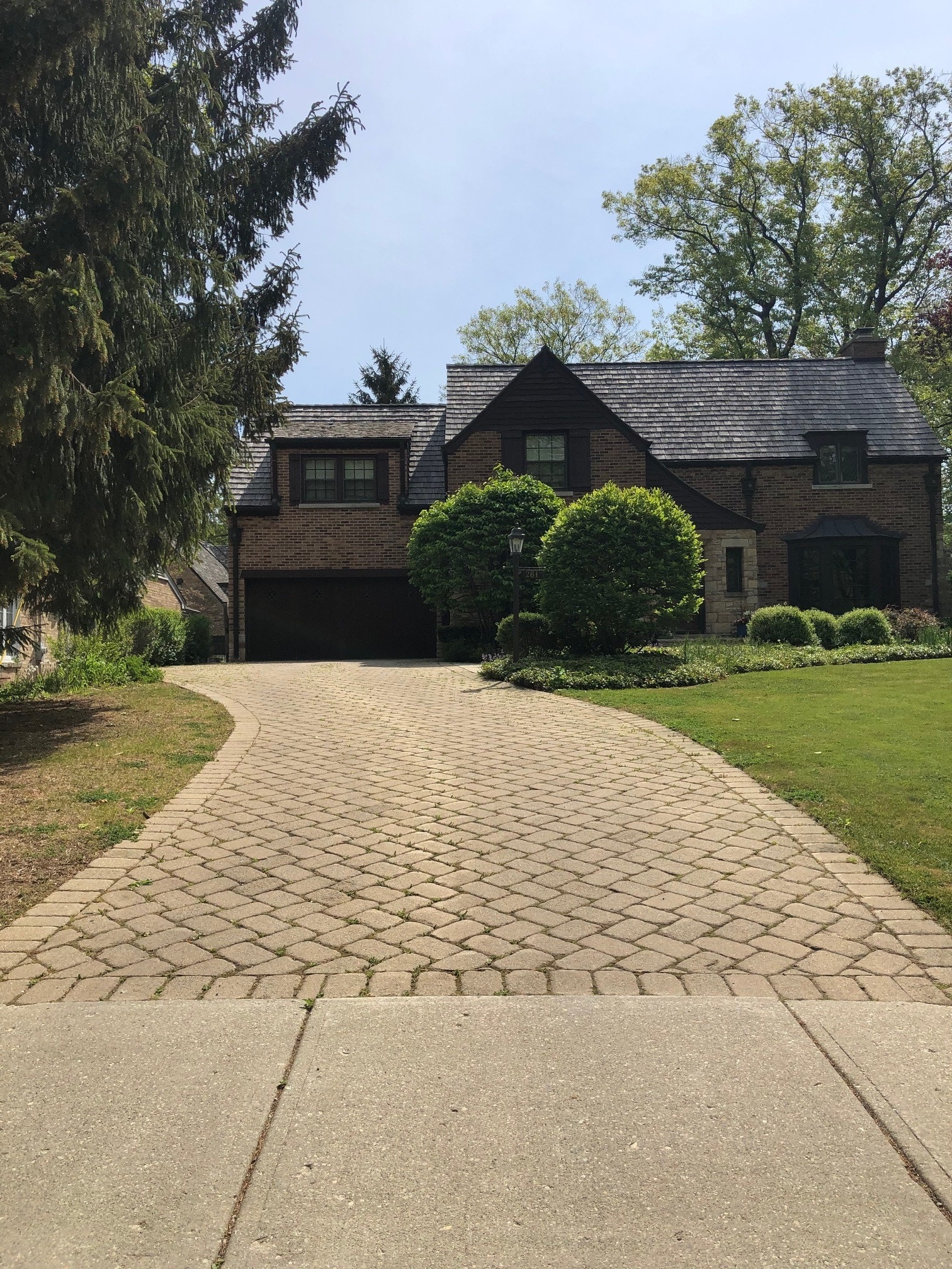 Photo of 261 Lakeside Pl.