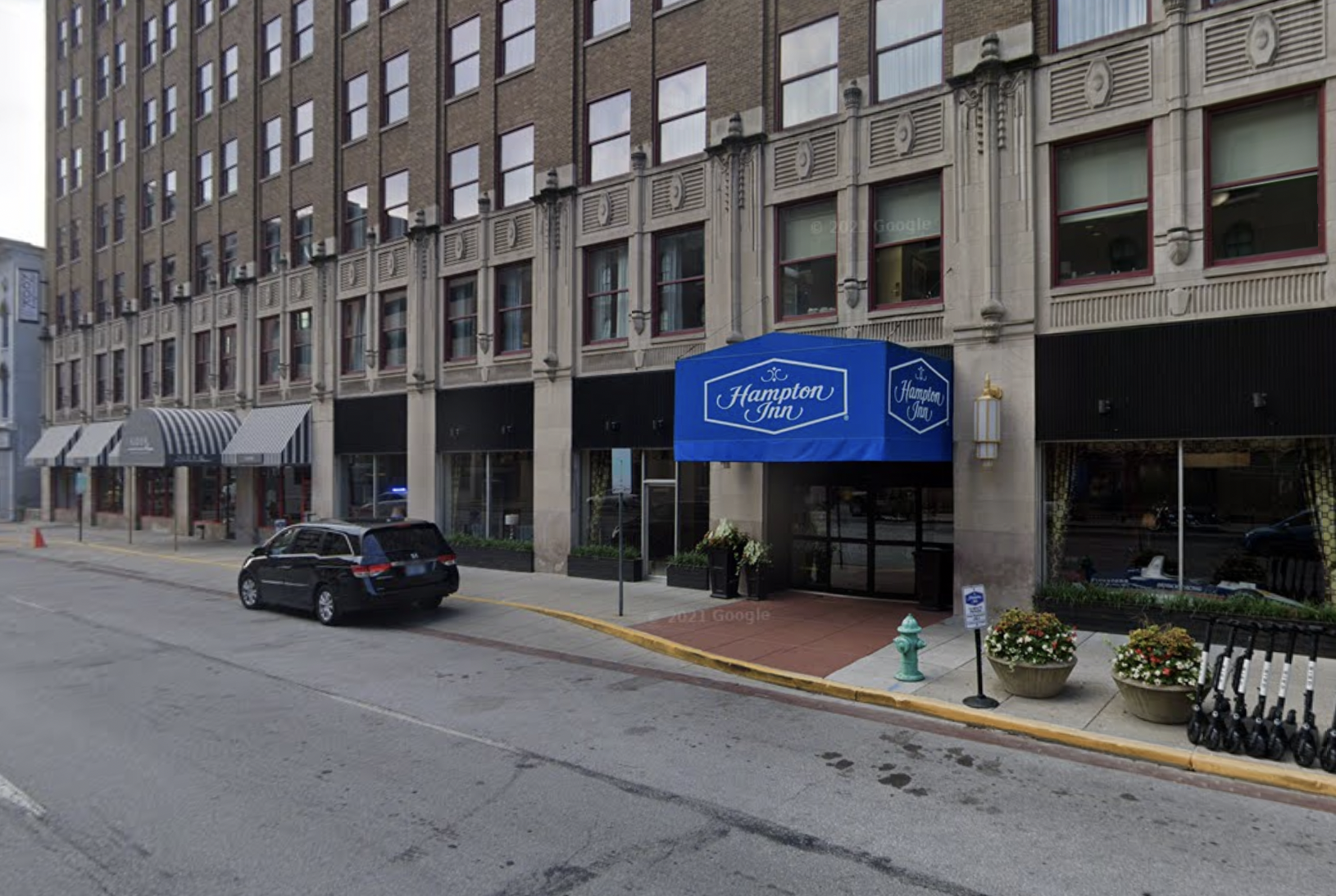Photo of 15 E Maryland St. - Hampton Inn Indianapolis Downtown - Valet