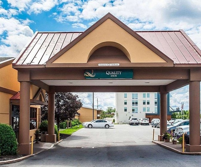 Photo of Buffalo Inn at Buffalo Airport - Uncovered Self Park