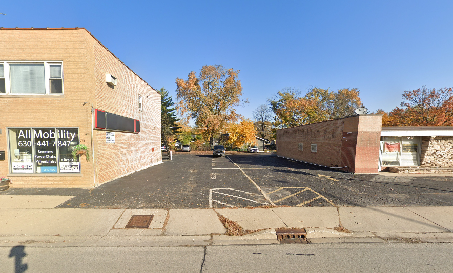 Photo of 326 W St Charles Rd. (330 W St Charles Rd.) - St. Charles Lot