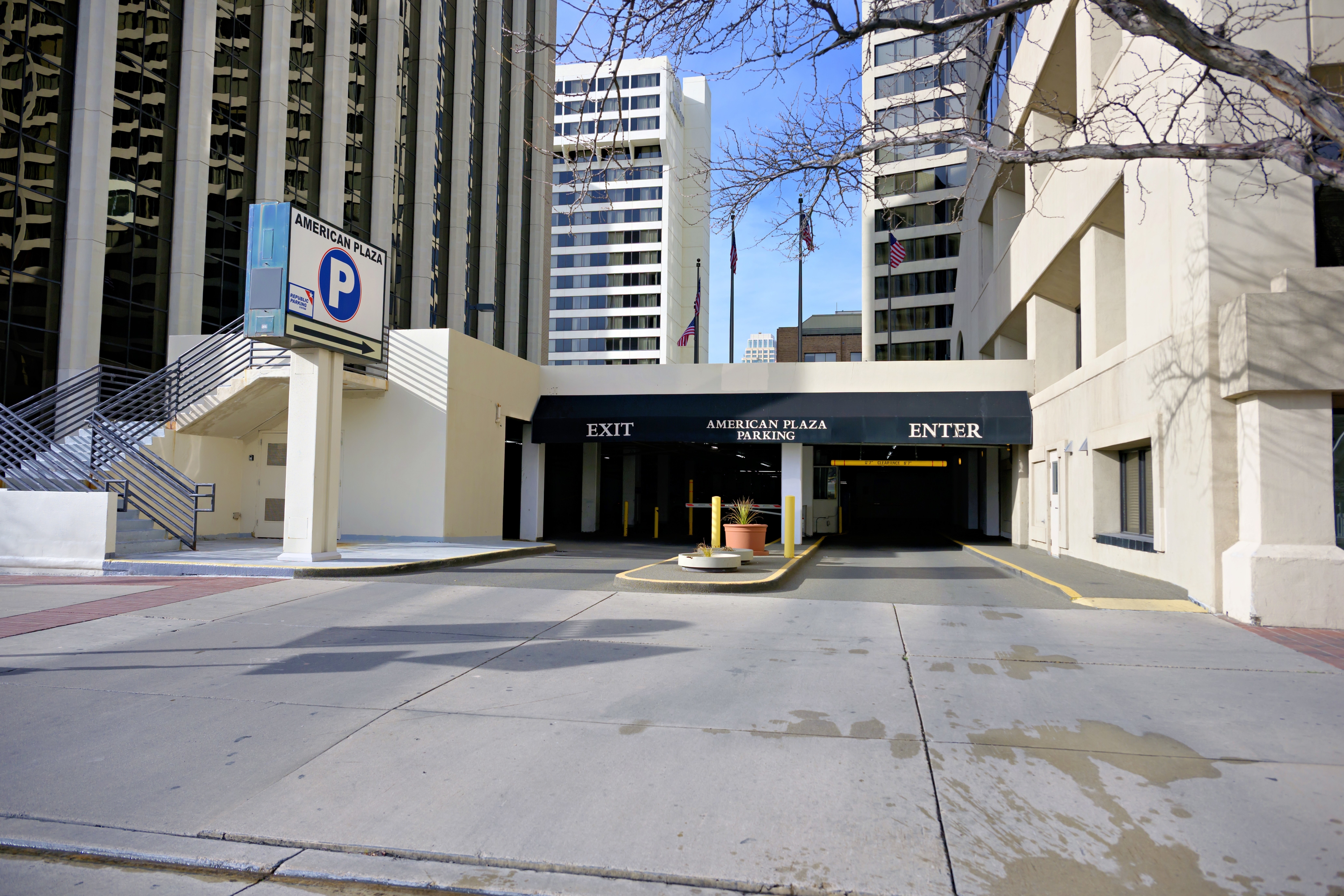 Photo of 50 W 300 S. (255 SW Temple St.) - American Plaza Parking Garage