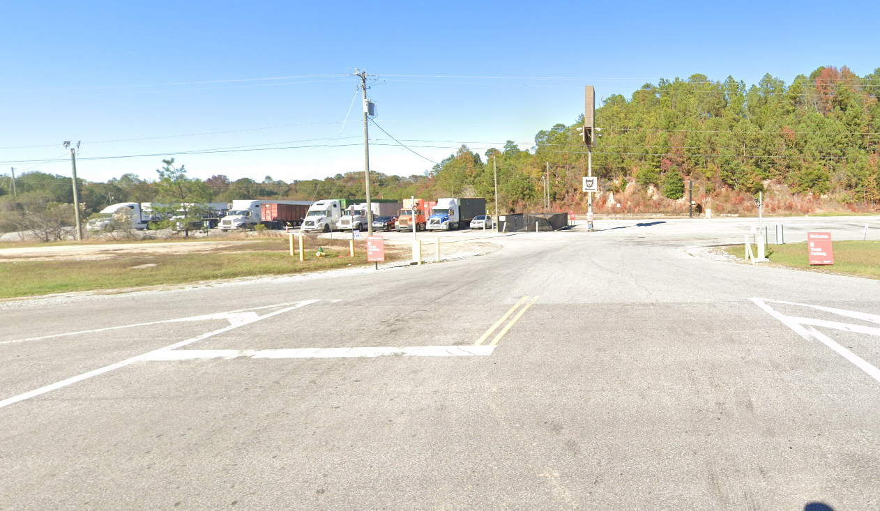 Photo of 410 Martin Luther King Jr Pkwy. N - Marathon Truck & Auto Plaza Lot