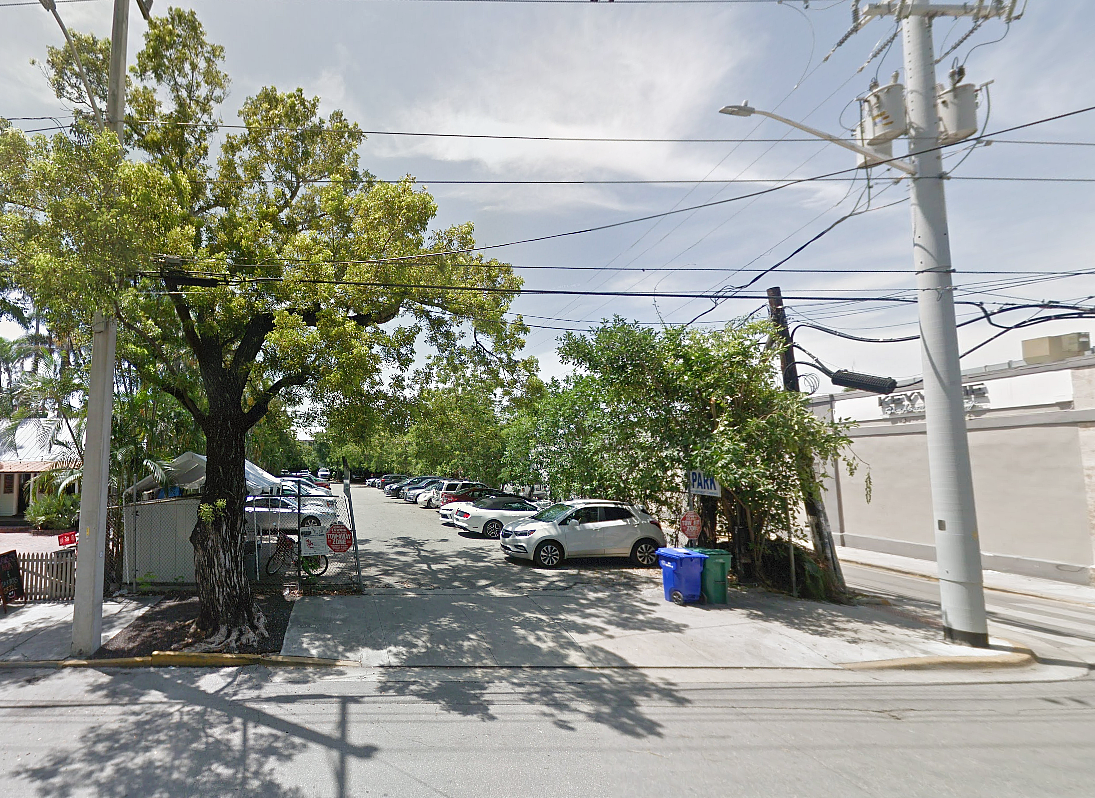 Photo of 411 Caroline St. - Lot