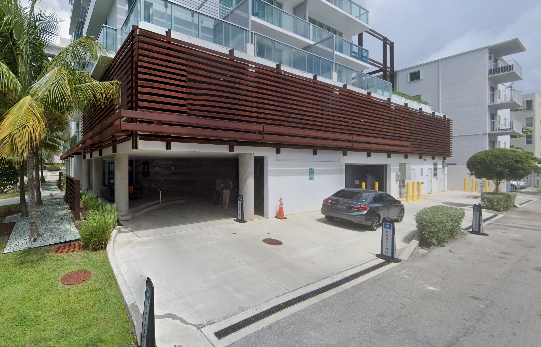 Photo of 1201 Alton Ct. (1215 West Ave.) - ABAE Hotel Valet Stand