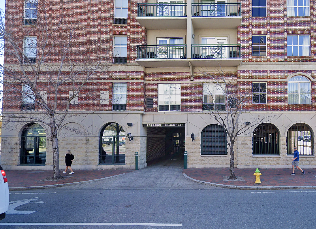 Photo of Hilton Garden Inn Savannah Valet. - 8 Montgomery St. (321 W Bay St.)