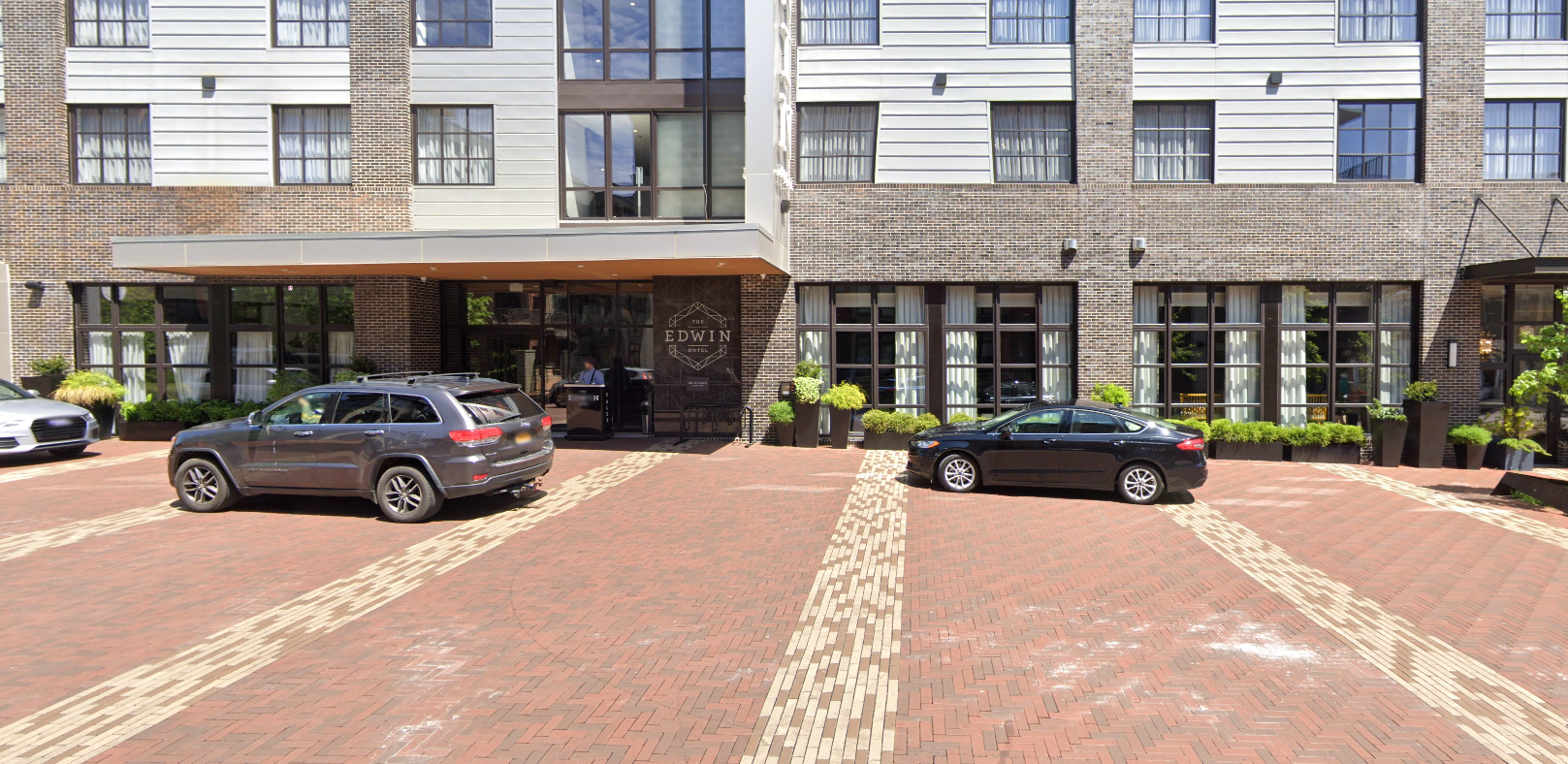 Photo of 102 Walnut St. - The Edwin Hotel Chattanooga Valet Stand