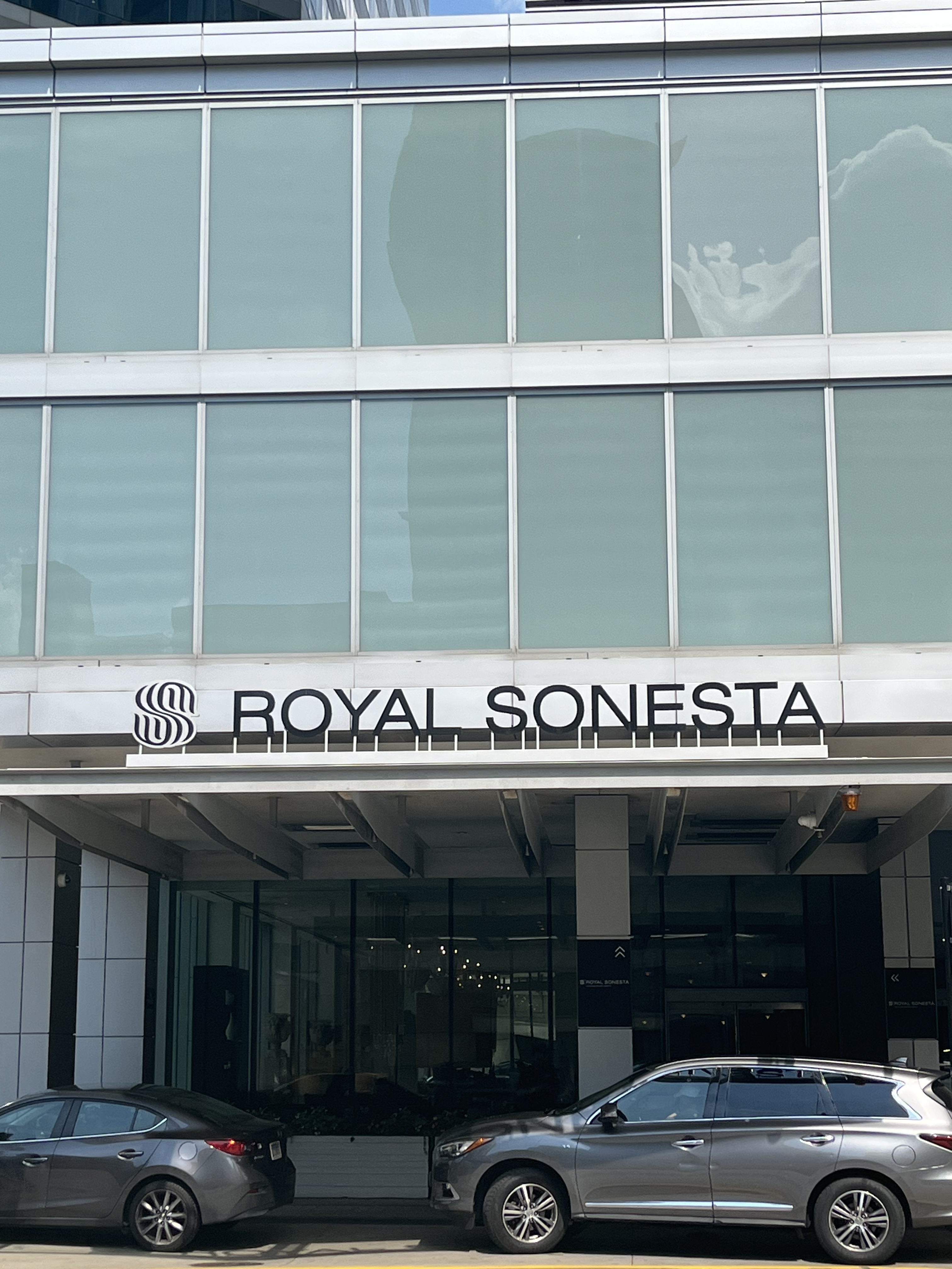 Photo of 505 N State St. - The Royal Sonesta River North Valet Stand