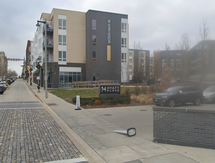 Photo of 800 W Juneau Ave. - Hyatt Place Milwaukee Valet Stand