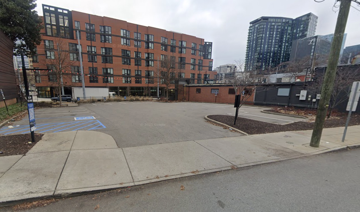 Photo of 1915 Division St. - Salon Lot
