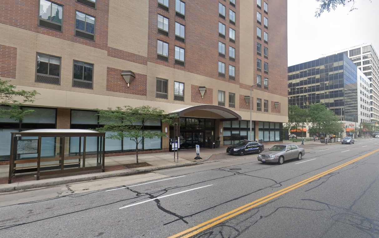 Photo of 1460 E 9th St. - Hampton Inn Valet Stand