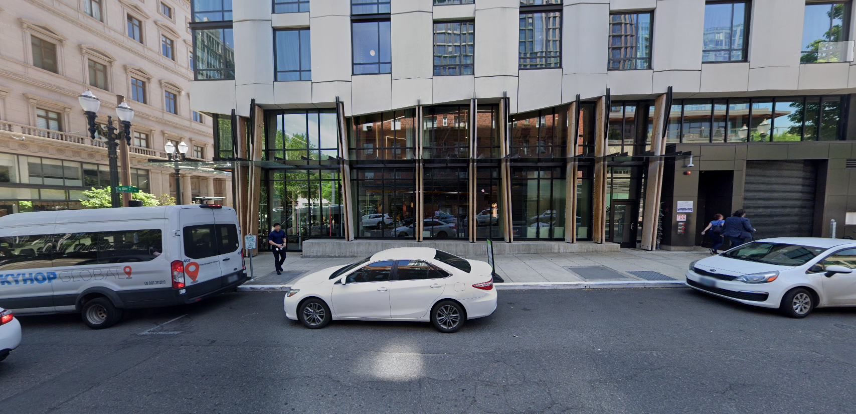 Photo of 1116 SW Alder St. (601 SW 11th Ave.) - Hyatt Centric Portland Valet Stand