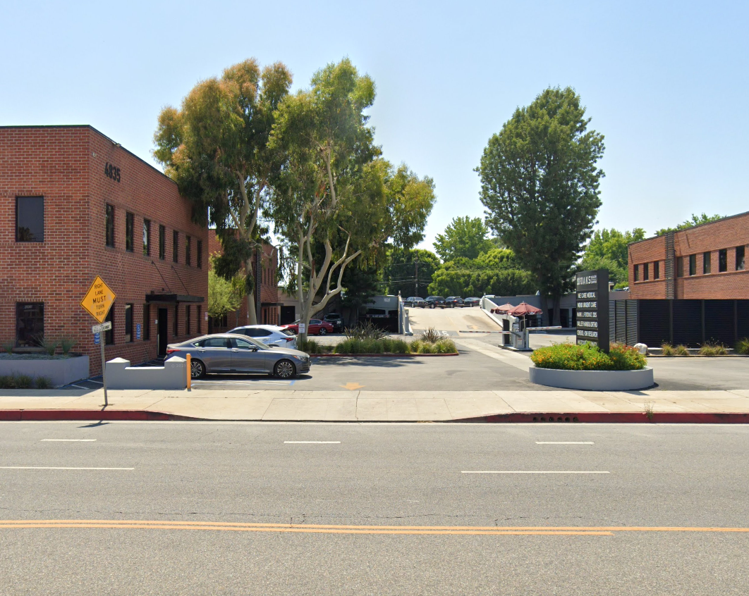 Photo of 4835 Van Nuys Blvd. - Garage