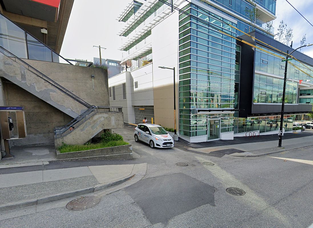 Photo of 510 W Broadway - Garage (Lot #339)