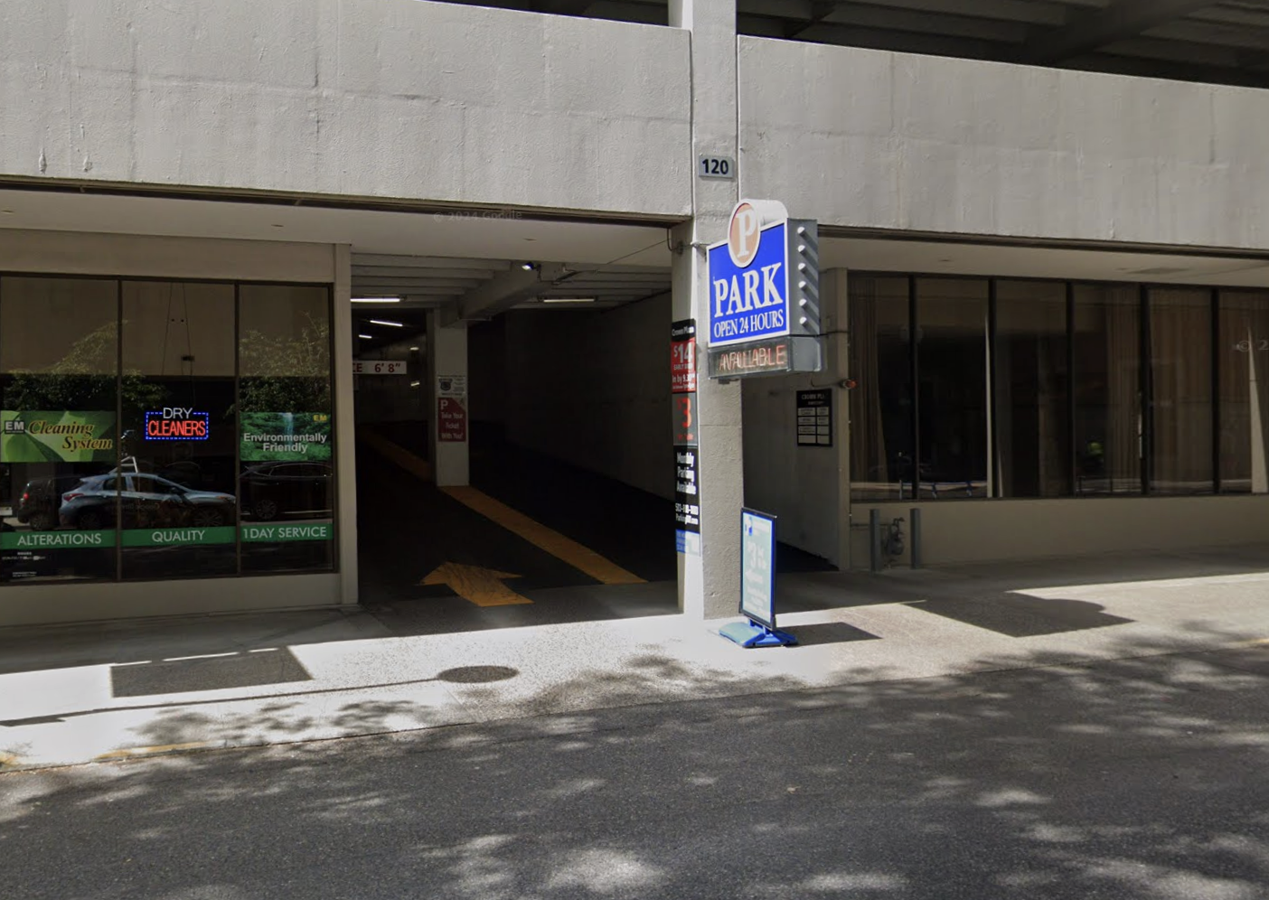 Photo of 120 SW Clay St. - Crowne Plaza Garage