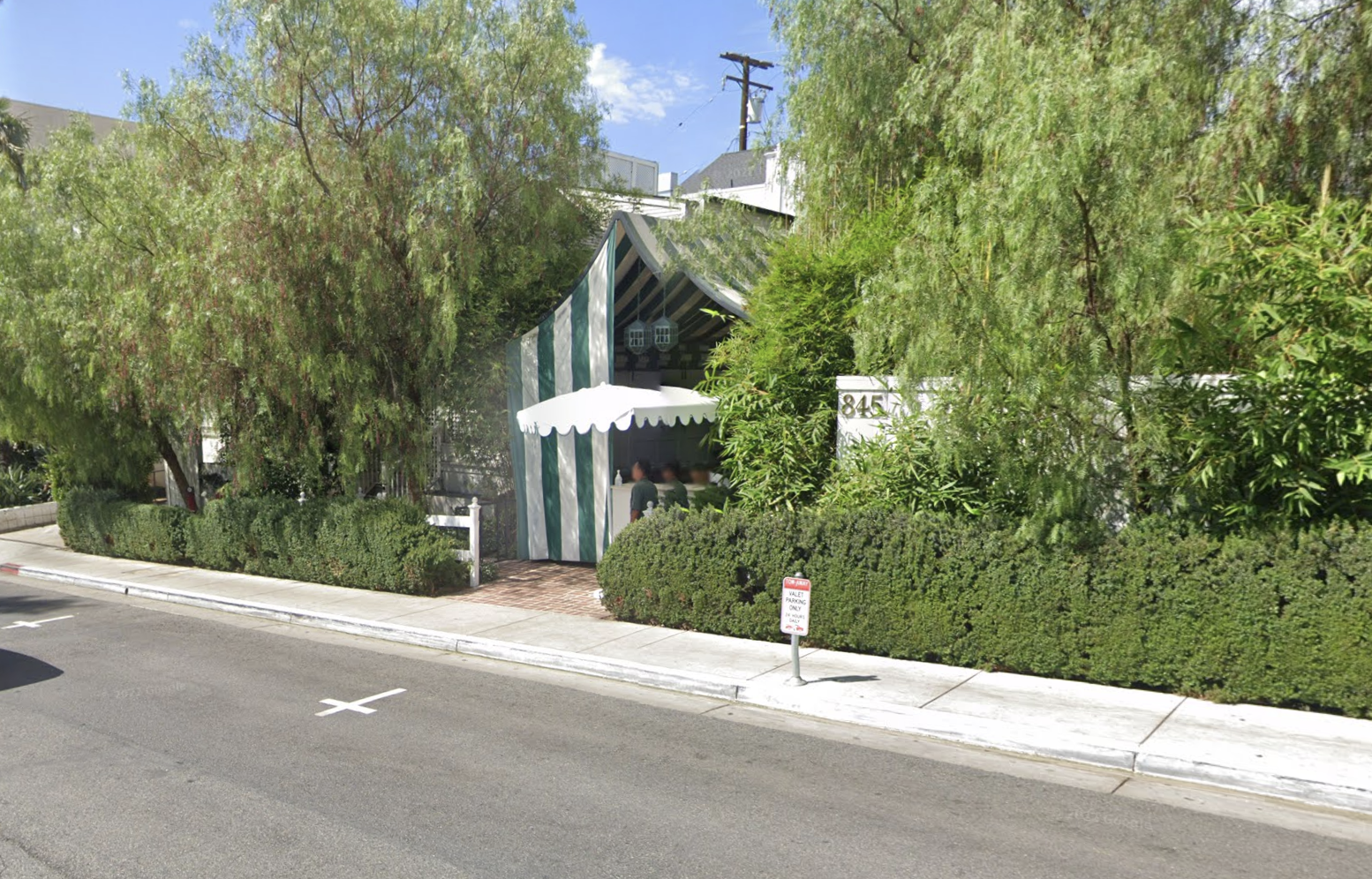 Photo of 845 N San Vicente Blvd. - San Vicente Bungalows Valet Stand