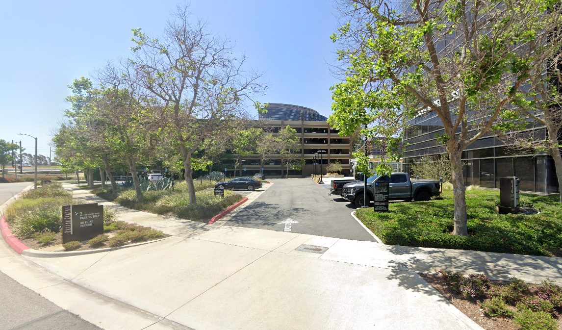 Photo of 83 Hutton Centre Dr. (3 Hutton Centre Dr.) - Garage