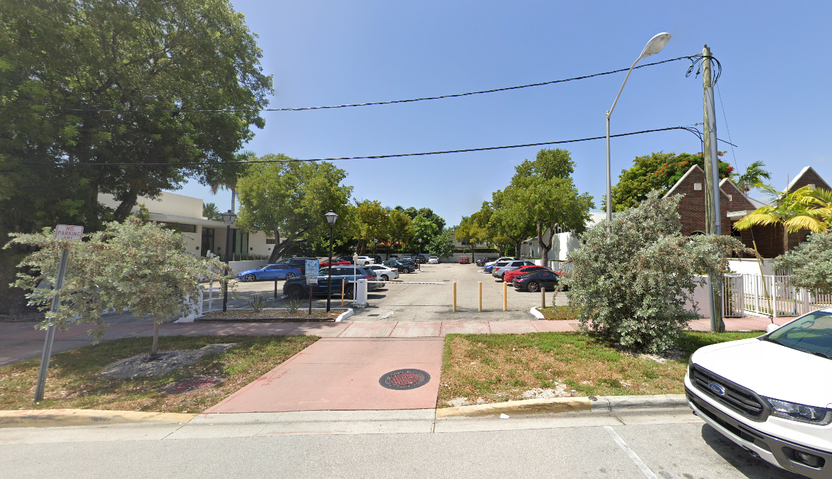 Photo of 428 W 40th St. - Lot