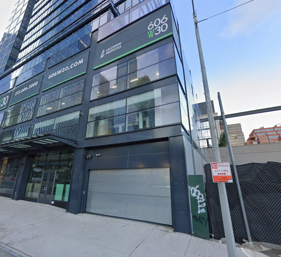 Photo of 606 W 30th St - Valet Garage