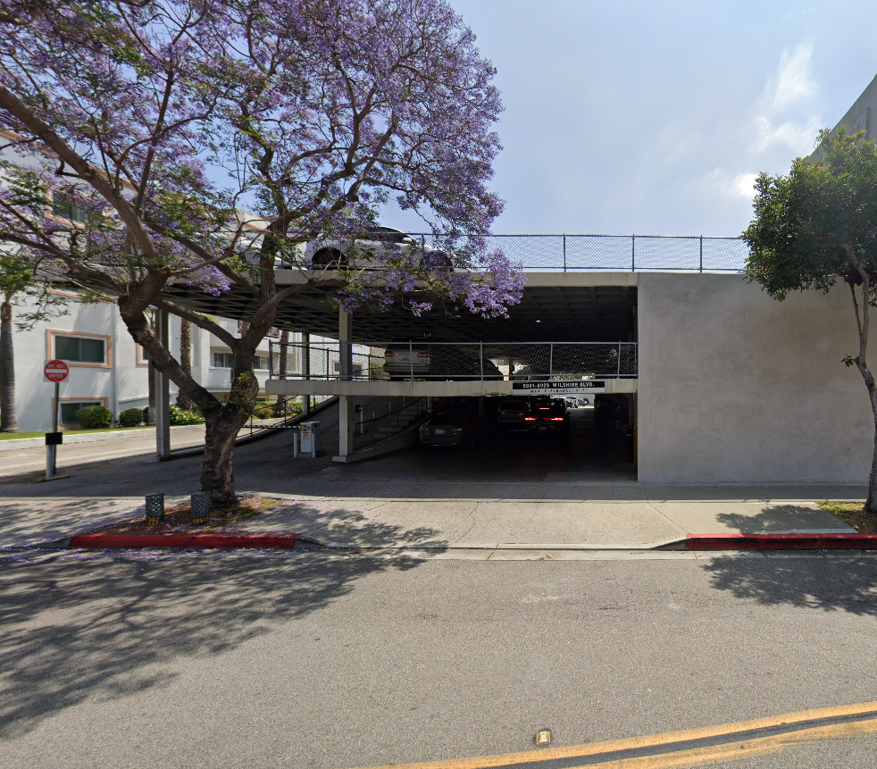 Photo of 116 La Peer Dr. (8929 Wilshire Blvd.) - Garage