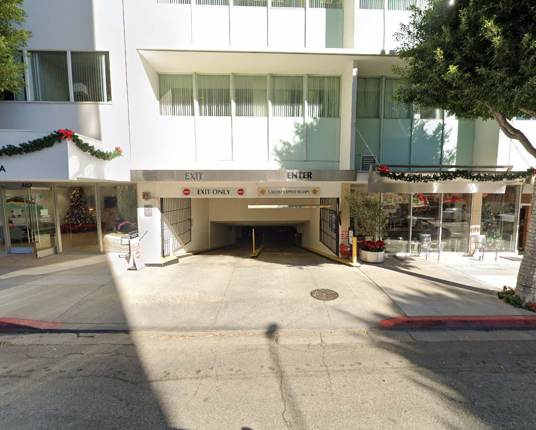 Photo of 450 N Linden Dr. (9735 Wilshire Blvd.) - Garage