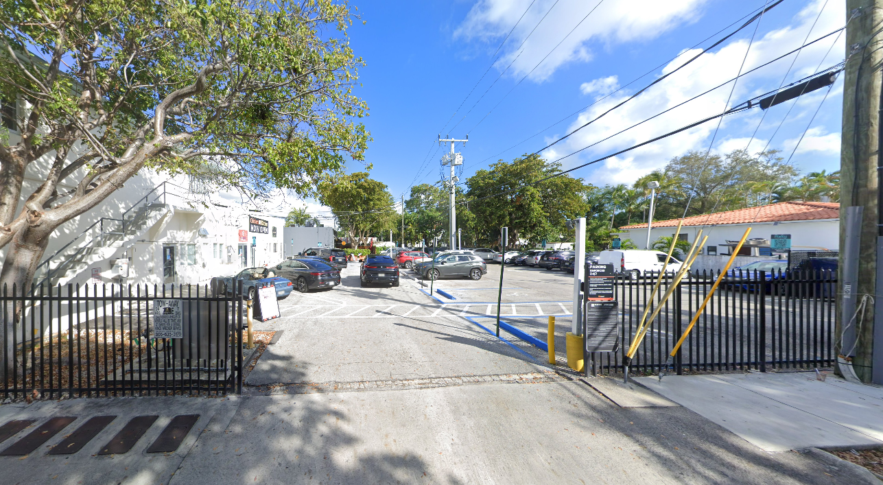 Photo of 619 NE 69th St. (6925 Biscayne Blvd.) - Lot