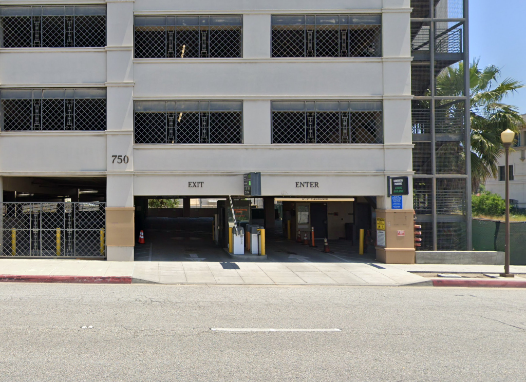 Photo of 750 S Raymond Ave. - Garage