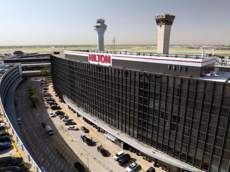 Photo of Hilton Chicago O'Hare Airport - Uncovered Valet
