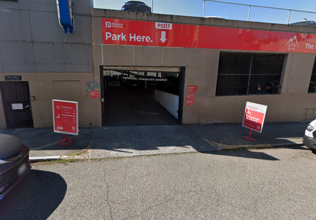 Photo of 1511 Summit Ave - The Summit Garage