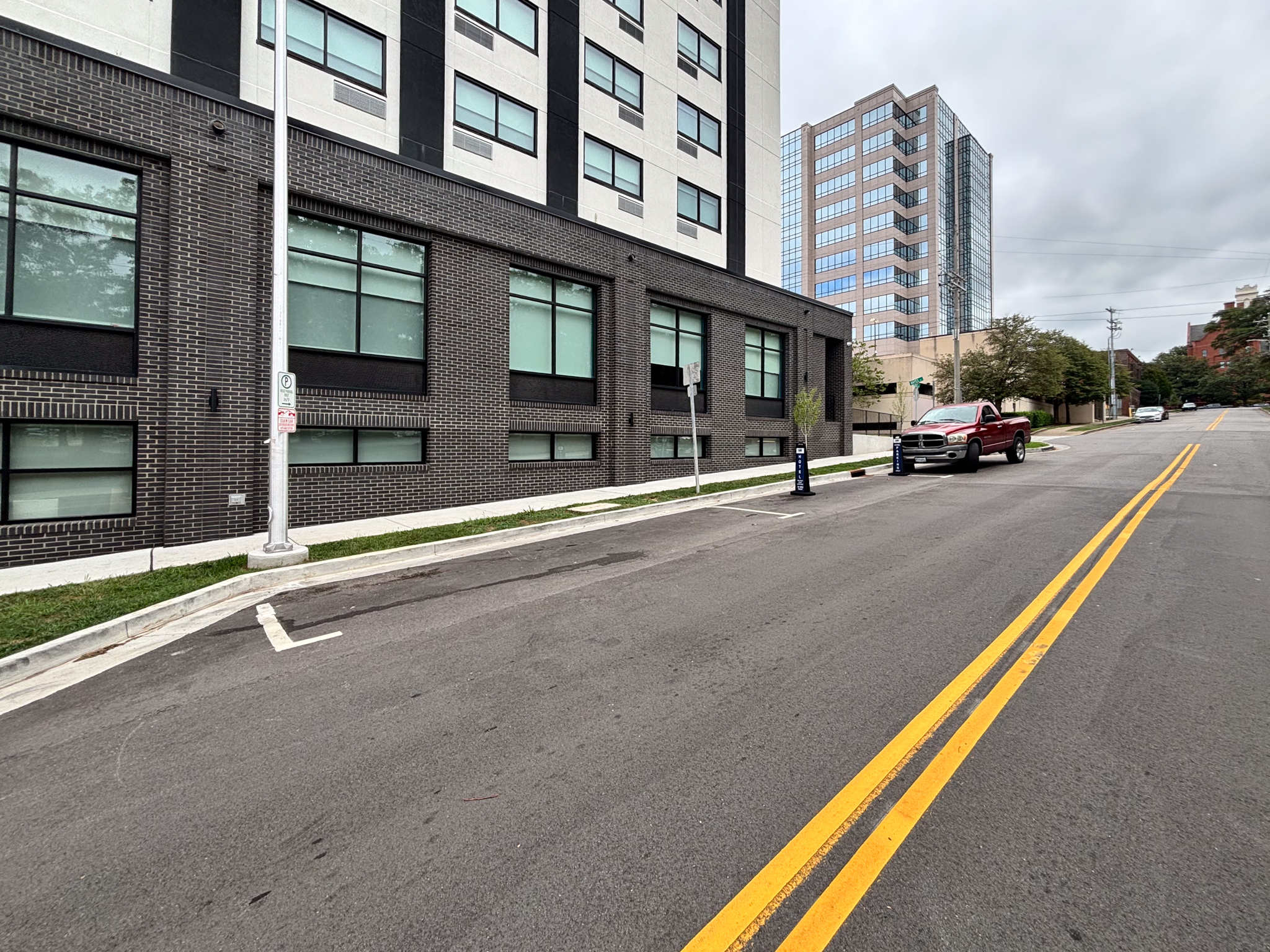 Photo of 2221 Elliston Pl. - Holiday Inn Express Nashville West End Valet
