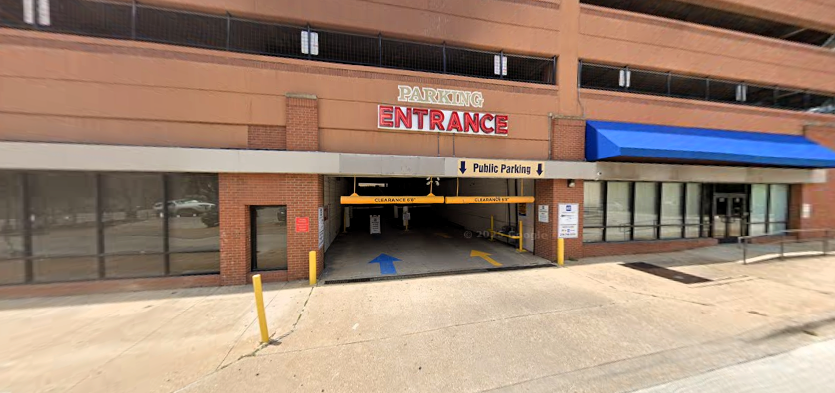 Photo of 951 Munger Ave. (2020 N Lamar St.) - Garage