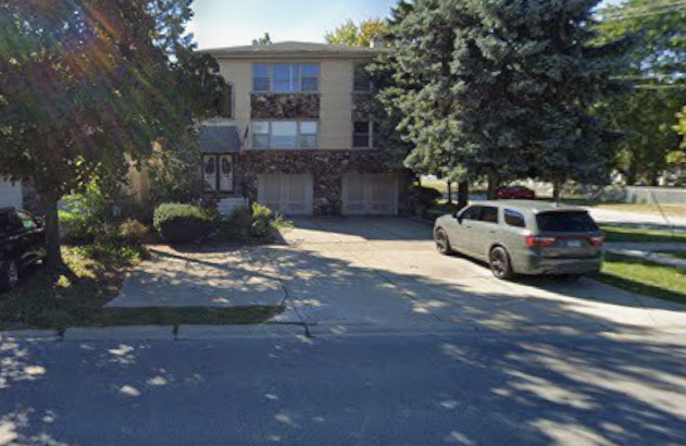 Photo of 7150 N Damen Ave. (2001 W Touhy Ave.) - Spot #12