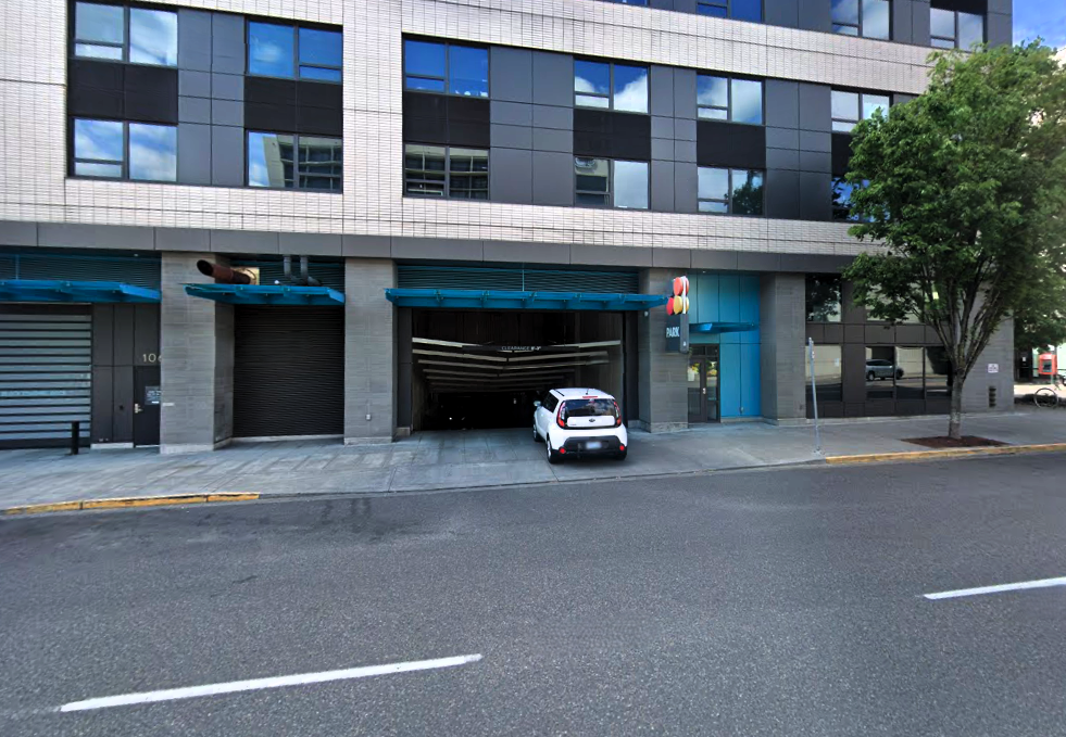Photo of 1061 NE 9th Ave. - Hassalo on 8th Garage