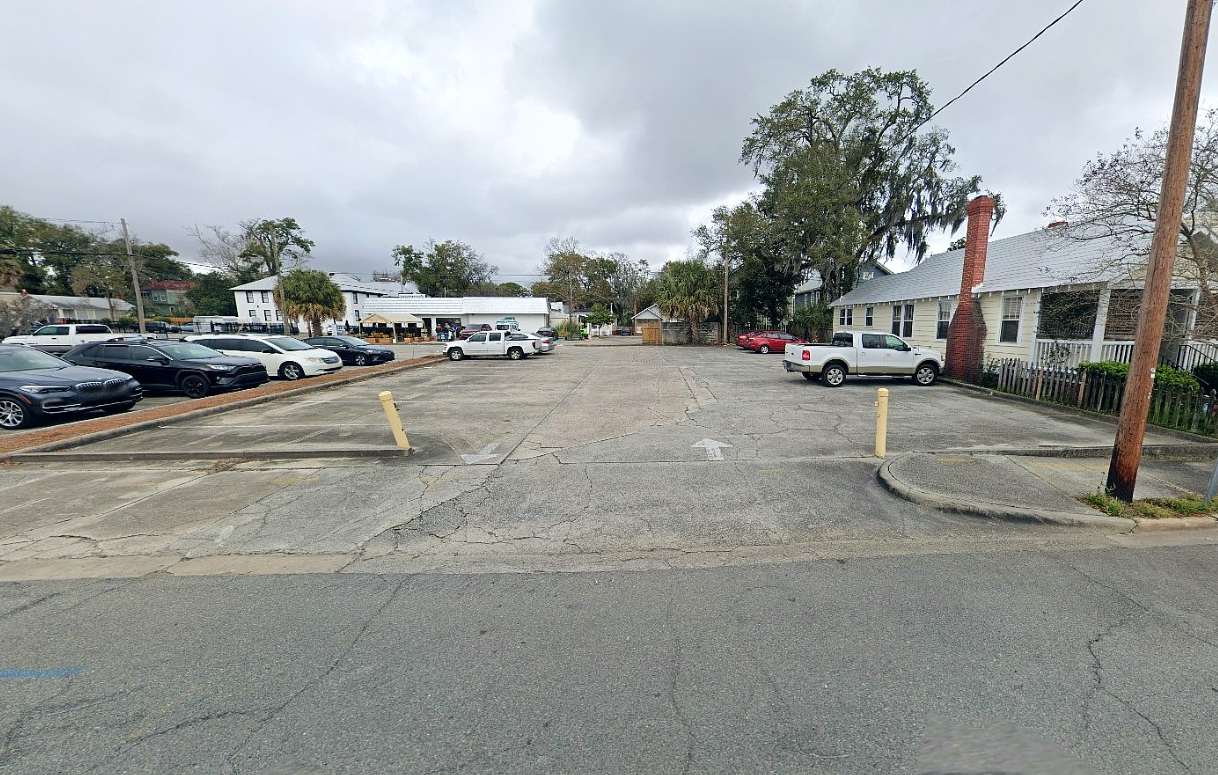 Photo of 410 E 41st St. (2502 Habersham St.) - Lot