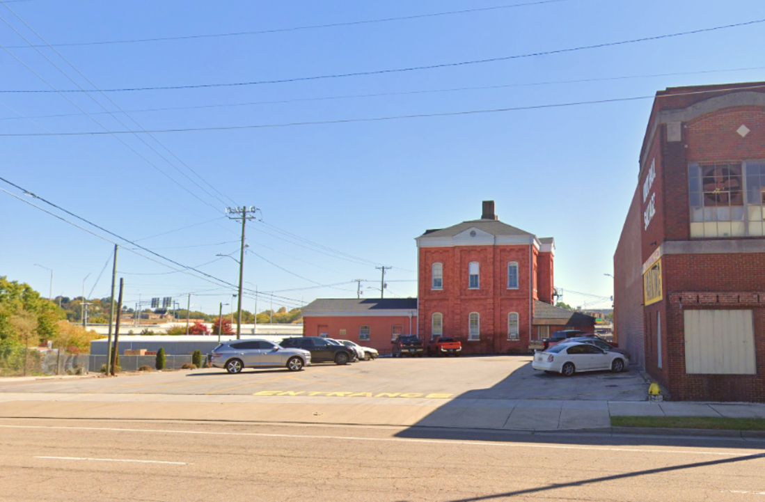 Photo of 200 E Magnolia Ave. - Knox Rail Salvage Lot