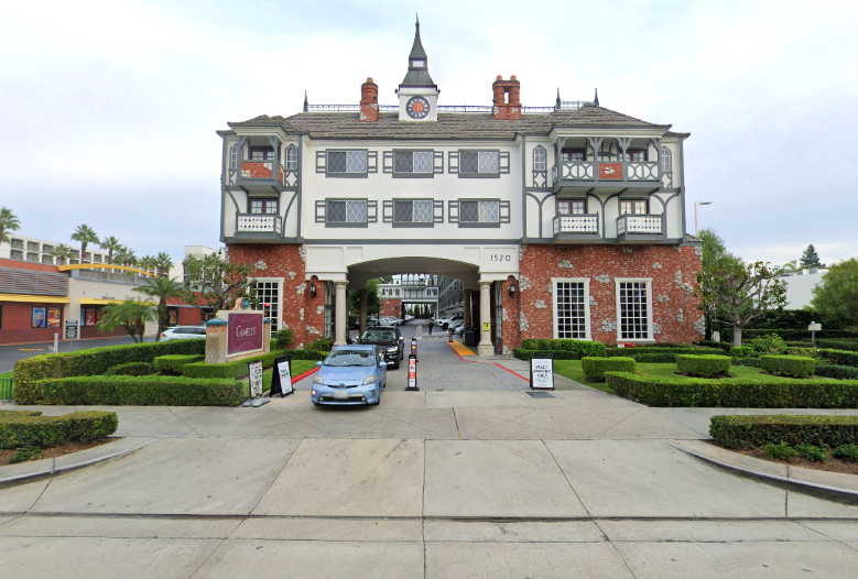 Photo of 1520 S Harbor Blvd. - Camelot Inn & Suites Valet Stand