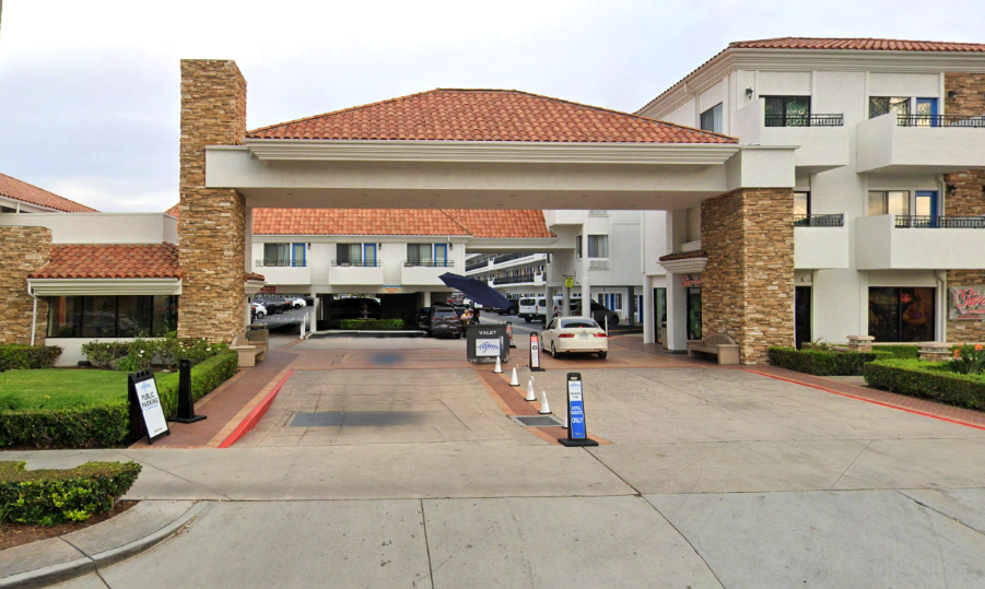Photo of 1540 S Harbor Blvd. - Tropicana Inn & Suites Valet Stand