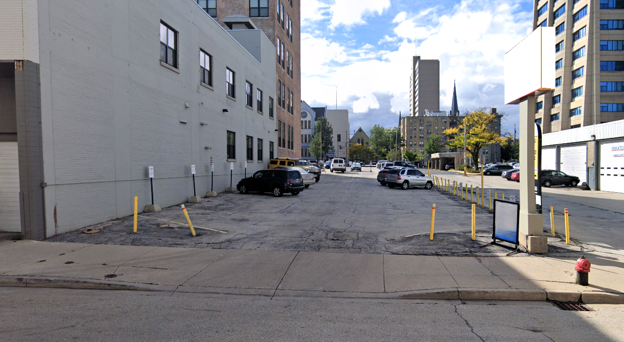 Photo of 625 N James Lovell St. - Badger Lot