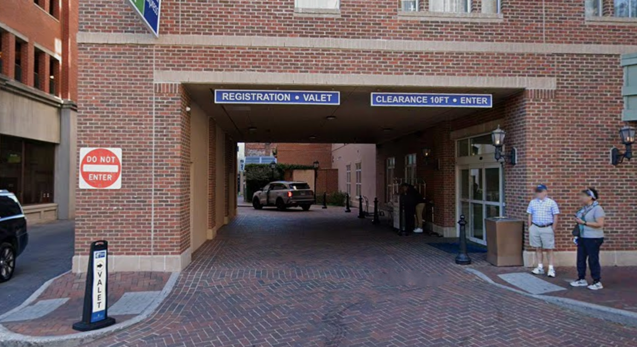 Photo of 16 Abercorn St. (199 E Bay St.) - Valet Stand