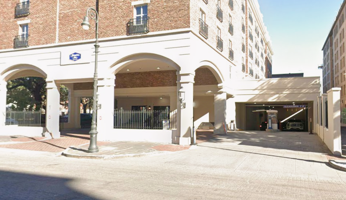 Photo of 14 Abercorn St. (201 E Bay St.) - Valet Stand