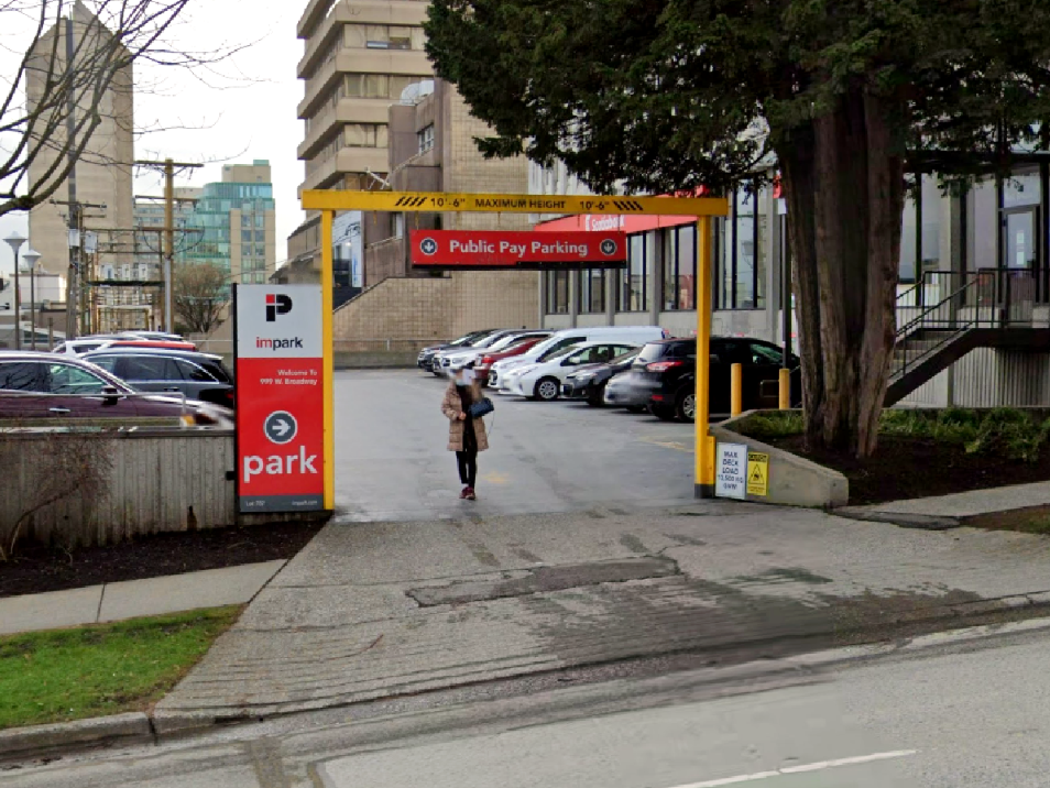 Photo of 2454 Oak St. (999 W Broadway) - Lot #787