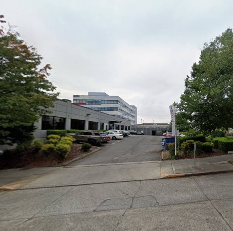 Photo of 933 NE 47th St. (4535 Roosevelt Way NE) - Garage (WU10)