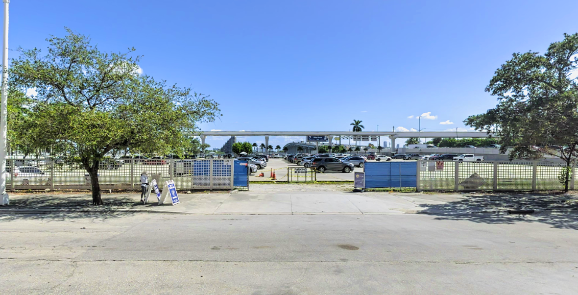 Photo of 1347 N Bayshore Dr. (425 NE 13th St.) - Lot