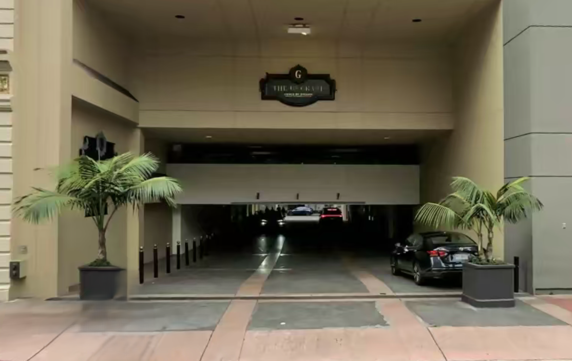 Photo of 1060 Fourth Ave. (326 Broadway) - The US Grant Hotel Valet Stand