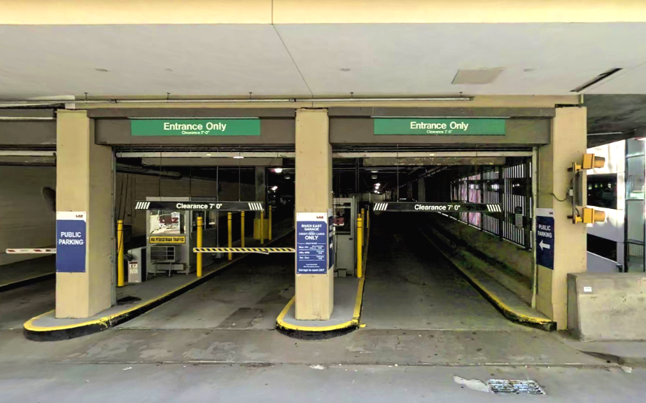 Photo of 230 Beaubien  - River East Garage