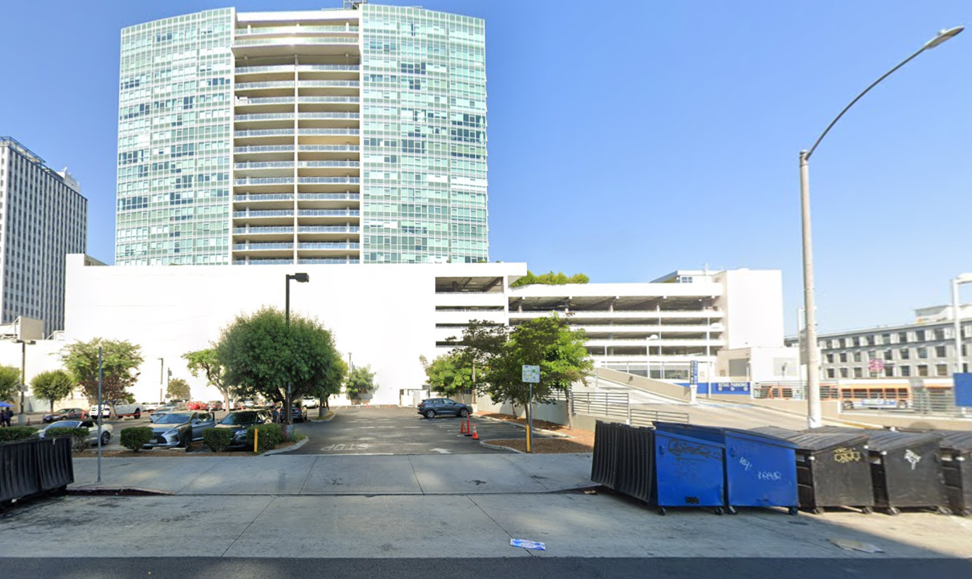 Photo of 621 S Oxford Ave. (3751 Wilshire Blvd.) - Lot (SQ114)