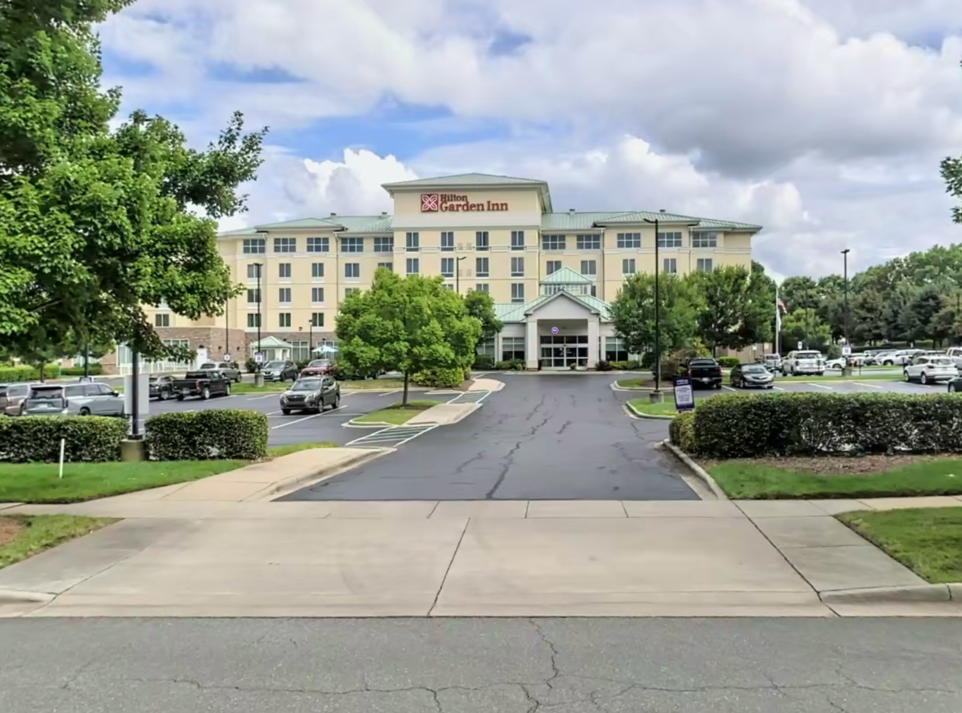 Photo of Hilton Garden Inn Charlotte Airport - Uncovered Self Park
