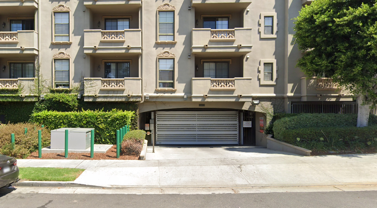 Photo of 3415 San Marino St. (918 S Oxford Ave.) - Versailles Koreatown Garage