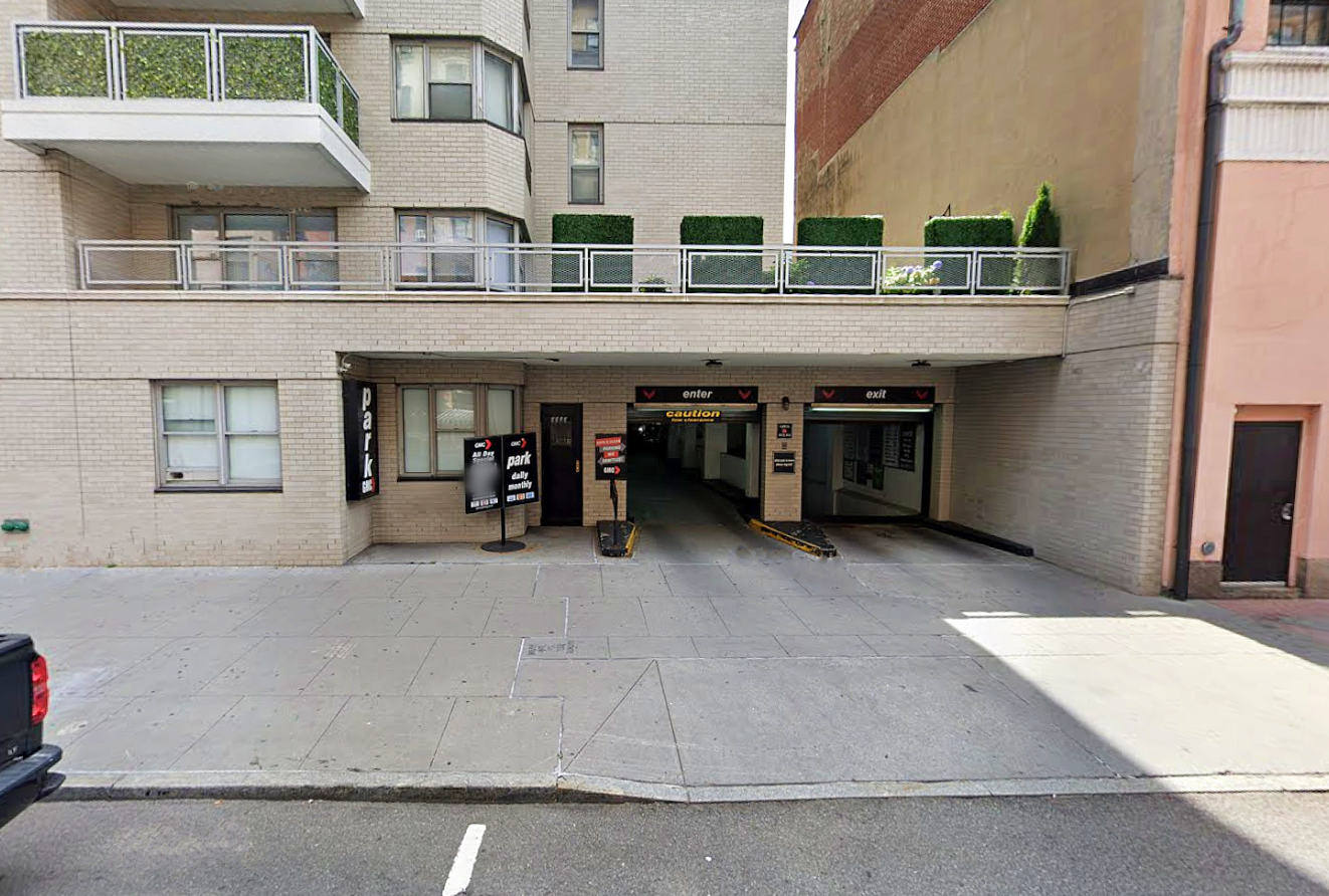 Photo of 4 W 8th St. (2 5th Ave.) - Garage