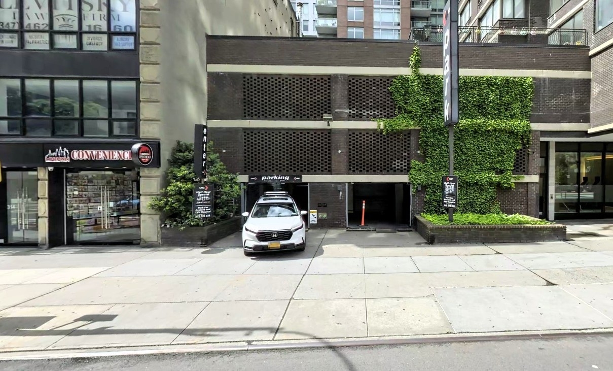 Photo of 300 E 34th St. - Garage