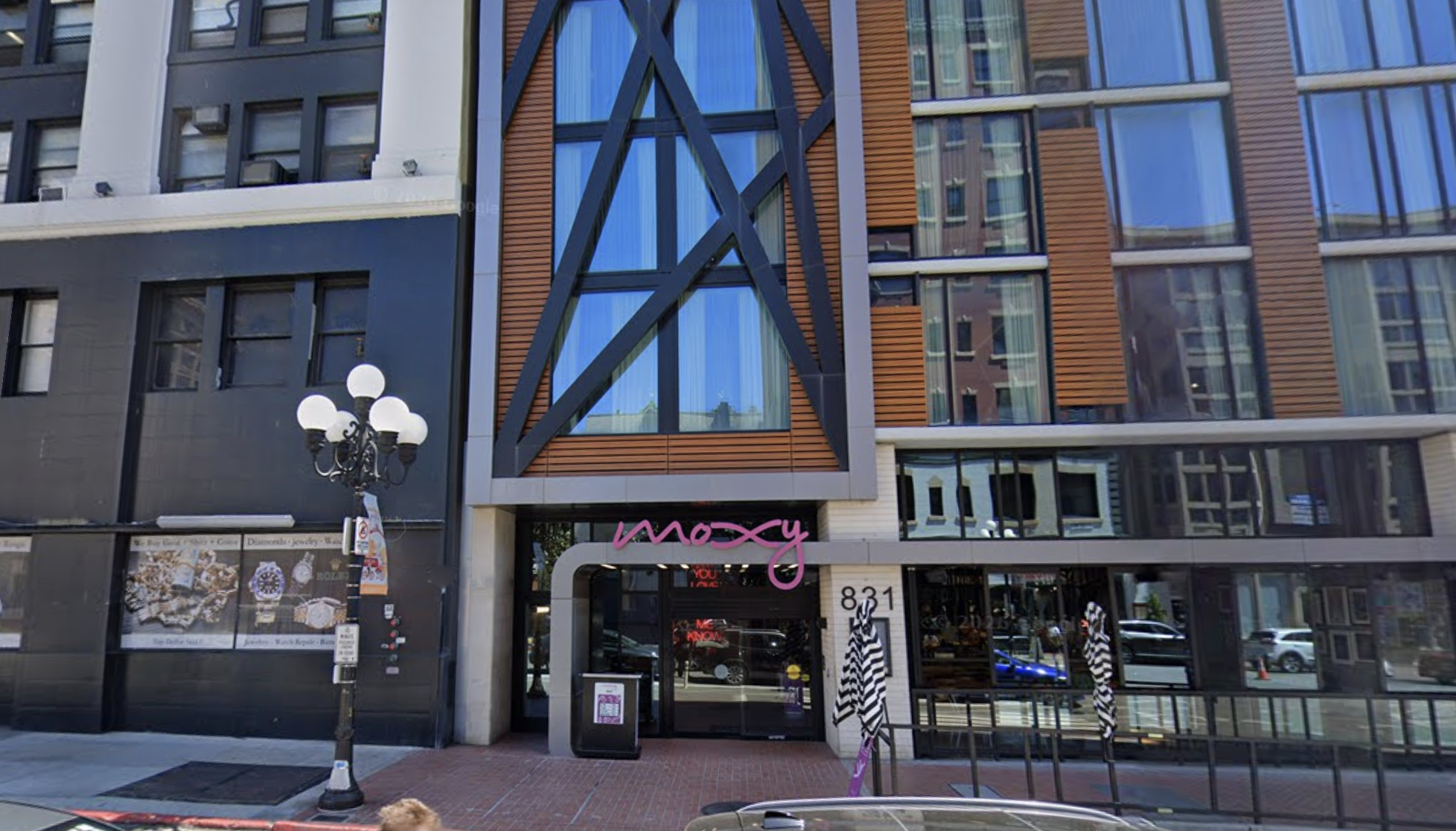 Photo of 831 Sixth Ave. - Moxy San Diego Downtown Hotel Valet Stand